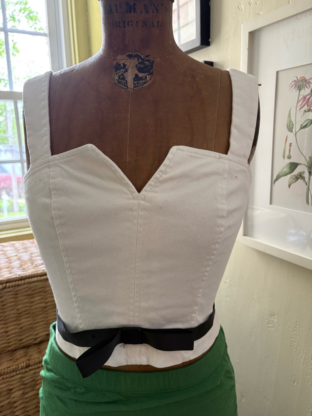 New Anthropologie “Maeve” White Structured Sweetheart Crop Top with Black Bow